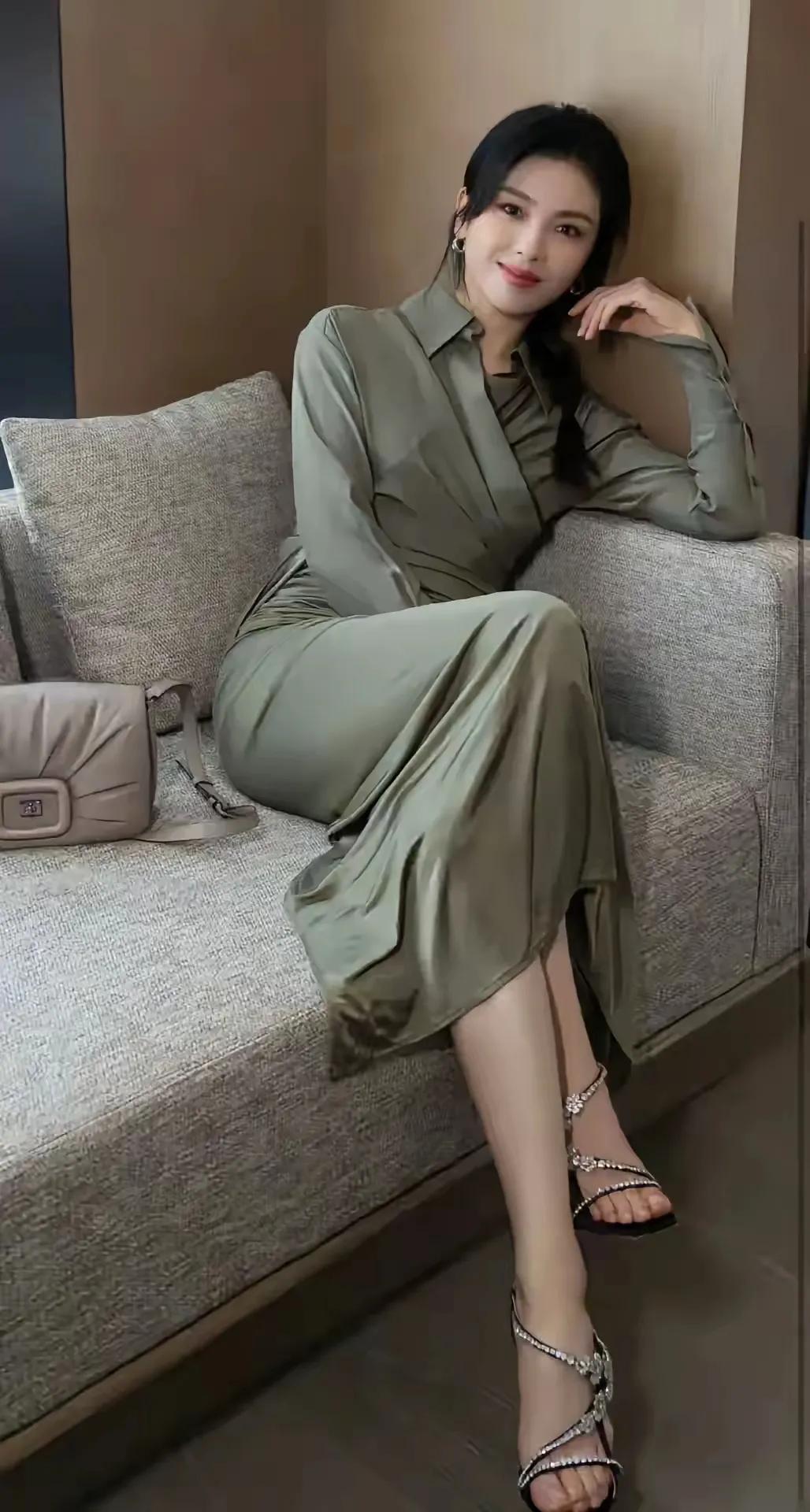 刘涛的优美坐姿，仪态大方！刘涛魅力神图