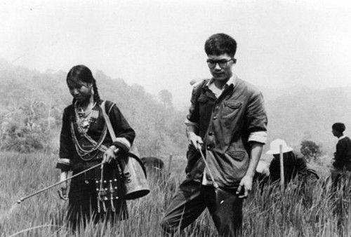 1973年，下乡小伙李广林让农家女张秀芹怀了娃，吓得跑回北京找爹妈，李老汉踹他两
