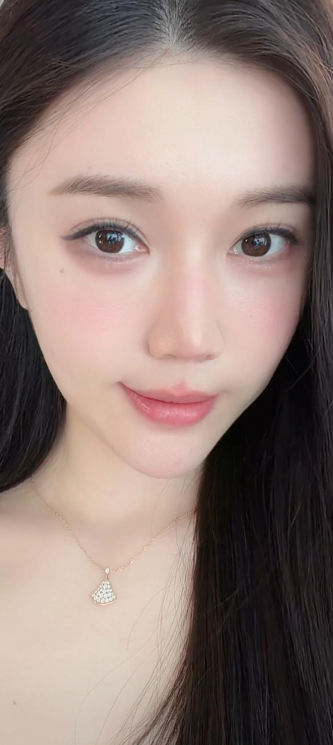 这姑娘长得真漂亮！