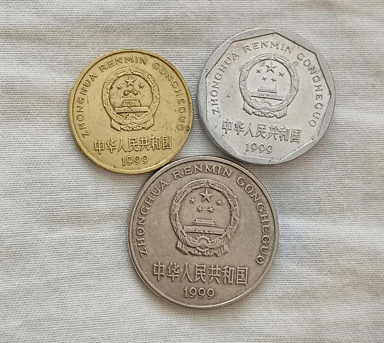 三枚1999年的老三花硬币，你见过吗？

这三枚1999年的老三花，分别是牡丹一