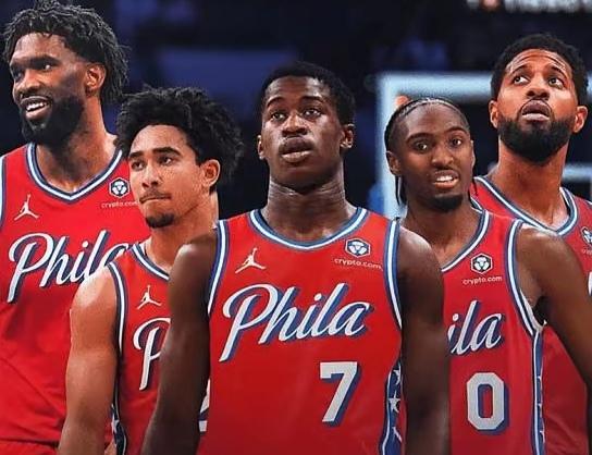 虽然乔治和恩比德两巨头的表现未达预期，但由于马克西和埃奇库姆的崛起，全员健康的7