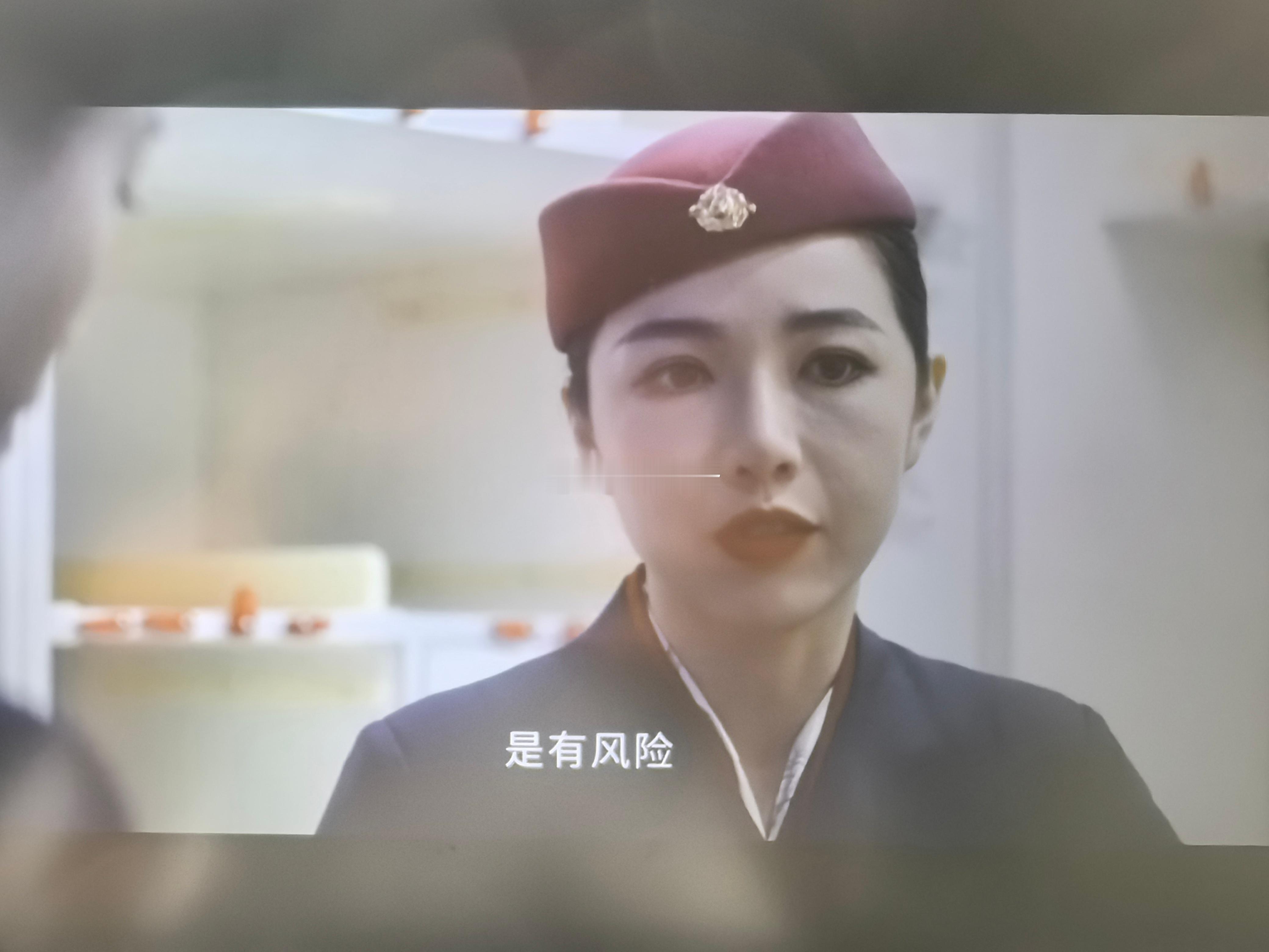 《金关》等影视剧集都揭露了一个问题，就是一些空姐被收买，成了走私人员。 