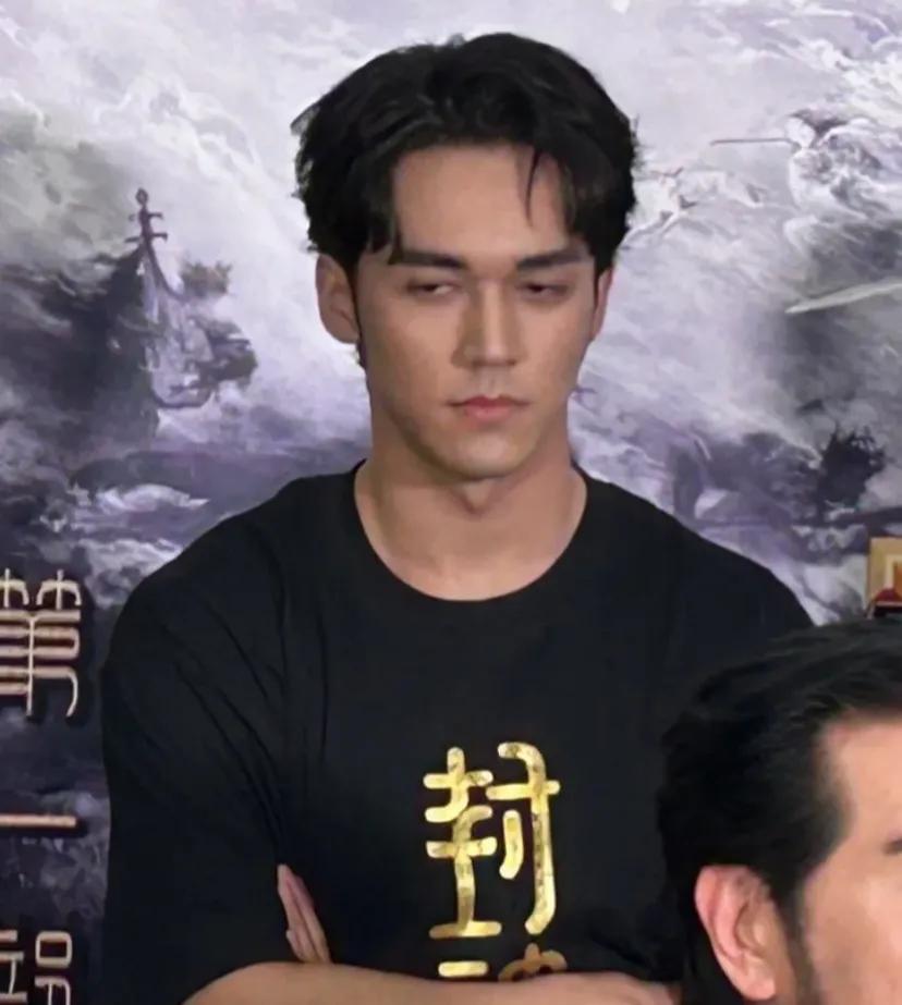 我拍的封神男团
后悔啊为什么当初不多看一眼现如今一张像样的照片
都拿不出来(	#