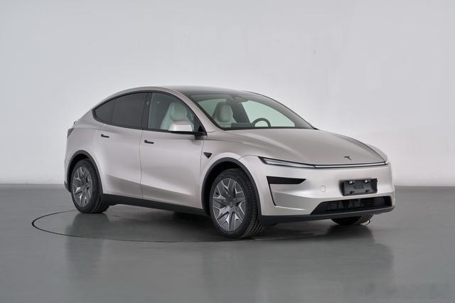 Model Y L 官宣秋季发布，申报信息也已曝光。大概率主攻中国市场，预估40