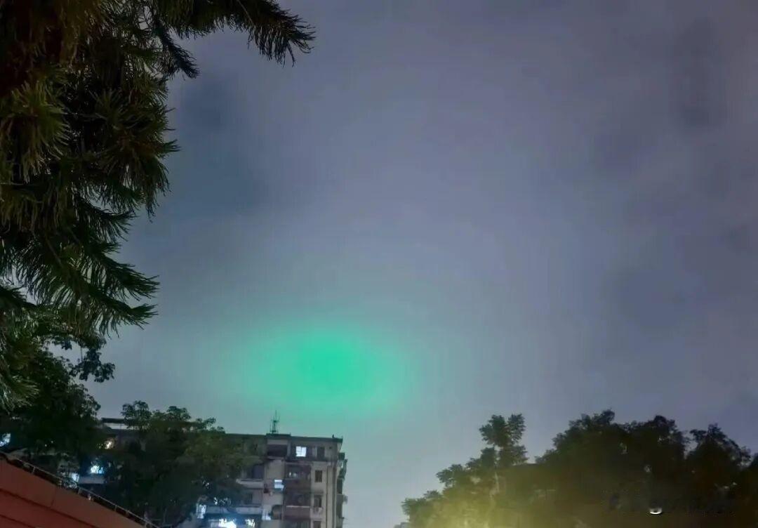 【鹤洞大桥绿了！】最近广州鹤洞大桥又火了！鹤洞大桥照明提升工程最近亮灯，灯光整体