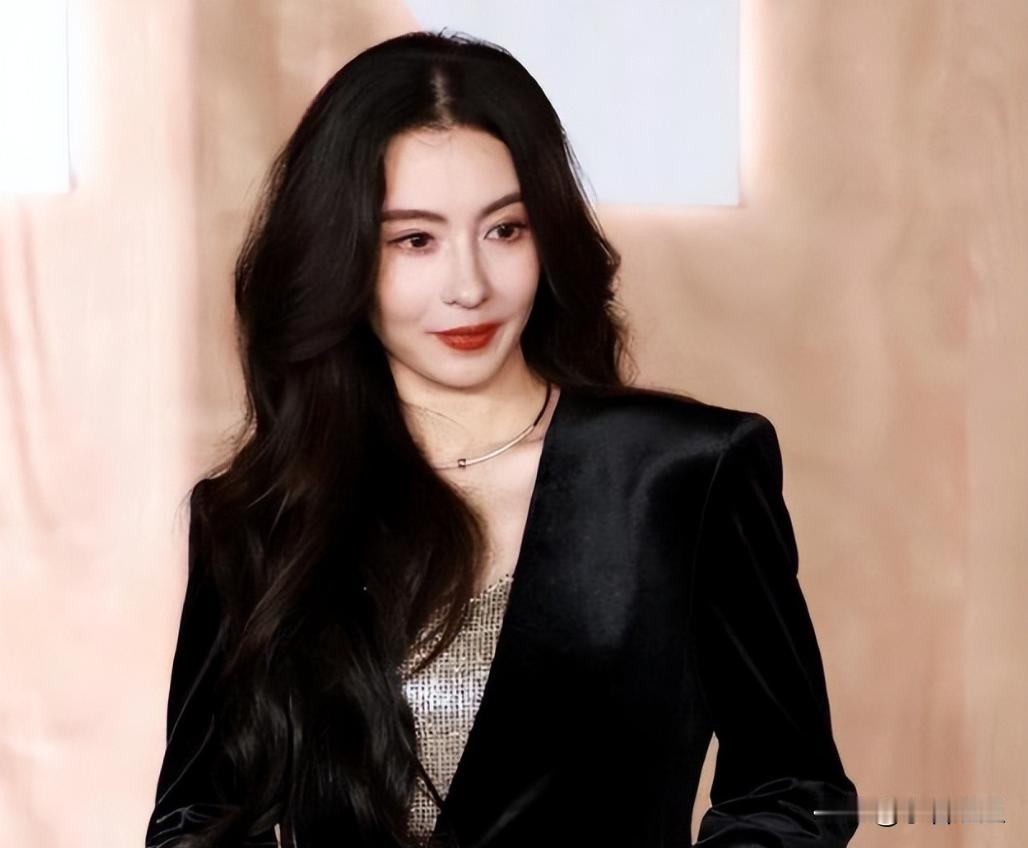 说实话
我认为张柏芝最让人佩服的事
不是年轻时的美貌，也不是拿了多少影后，而是她