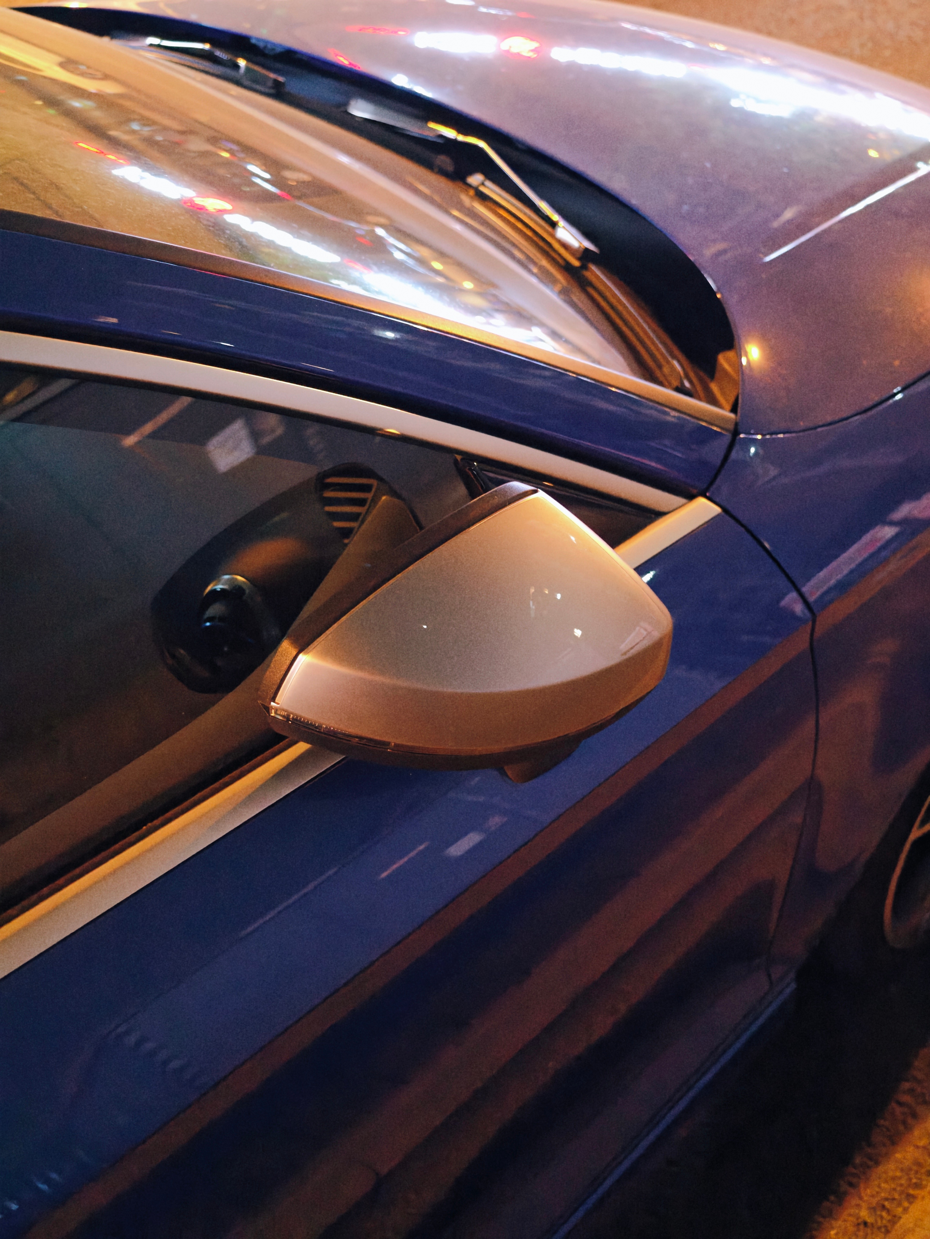 原厂的奥迪RS 3，好干练的外观。当时没有排放限制的五缸机声浪真的爽，开着TA，