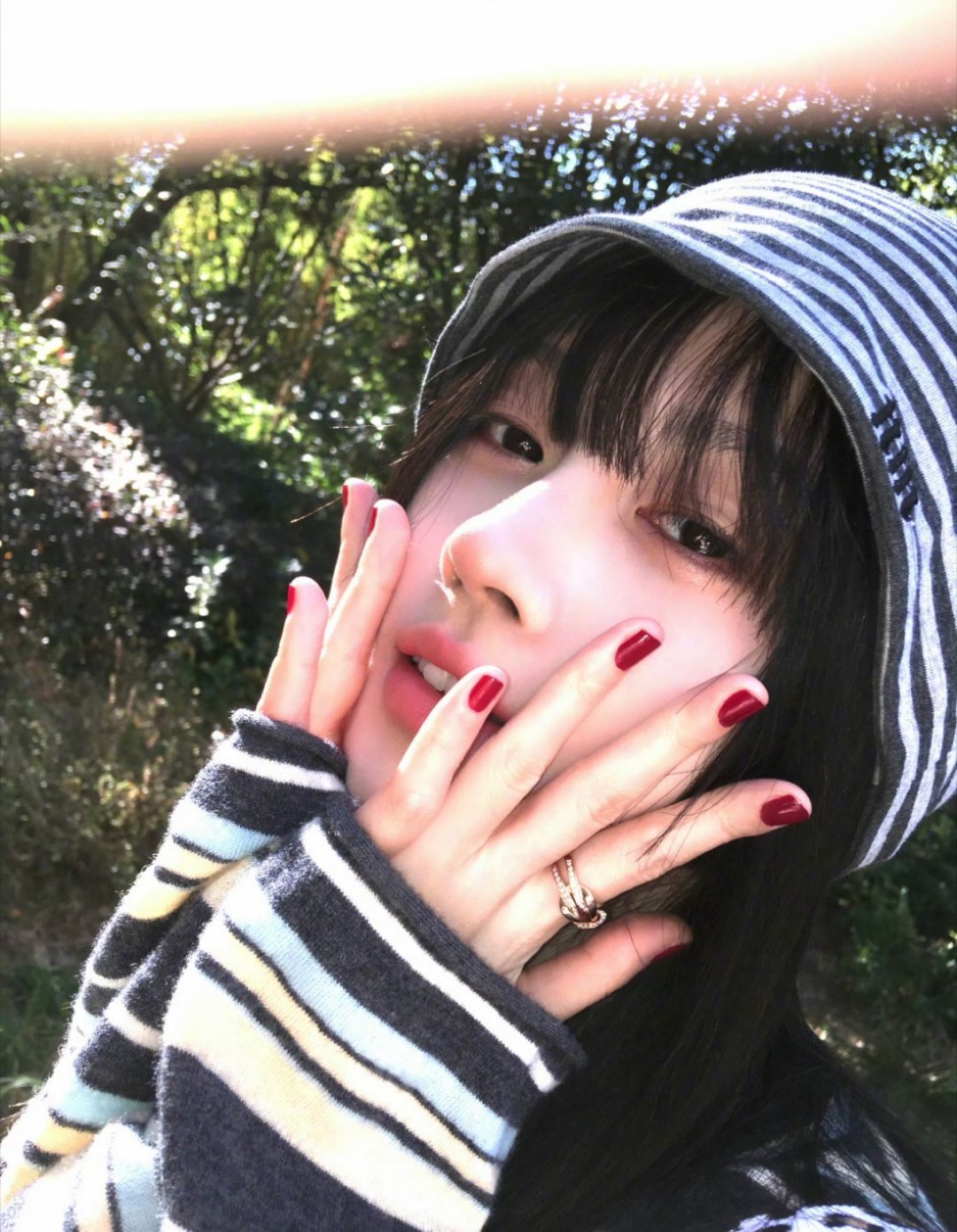 鞠婧祎居然突然出现发自拍，我恨我自己睡的那么早