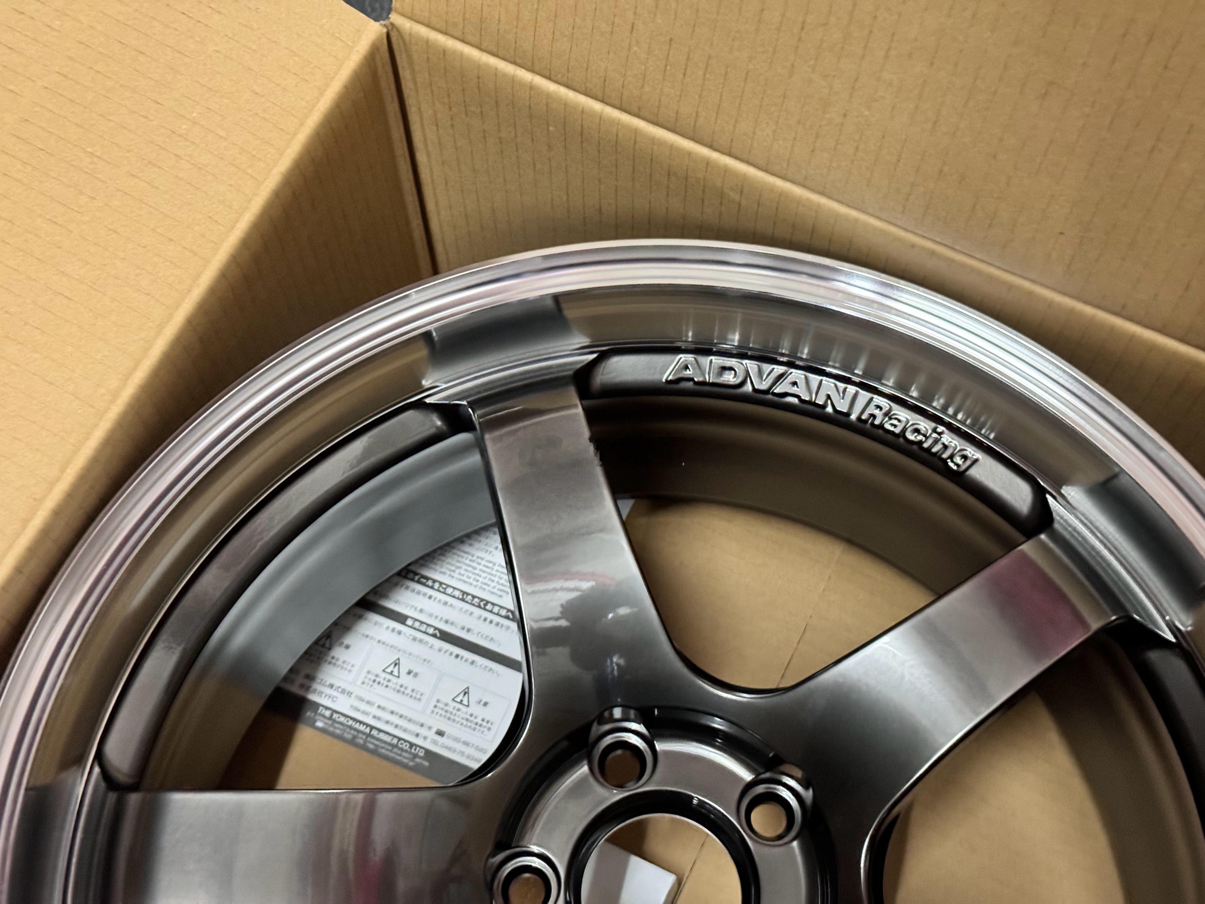 缺货很久的 阿迪王 全新日本进口横滨ADVAN GT P 版 数据： 19寸 9