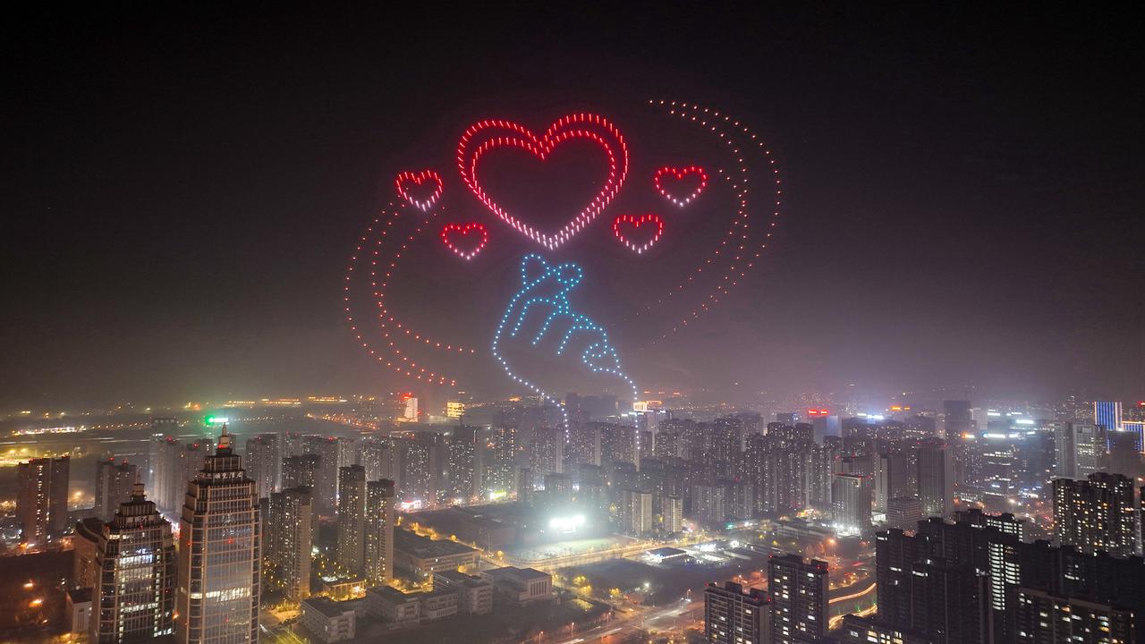 新春将至，岁序更新。立春后的泉城年味渐浓，一场科技与浪漫交织的空中盛宴即将璀璨登