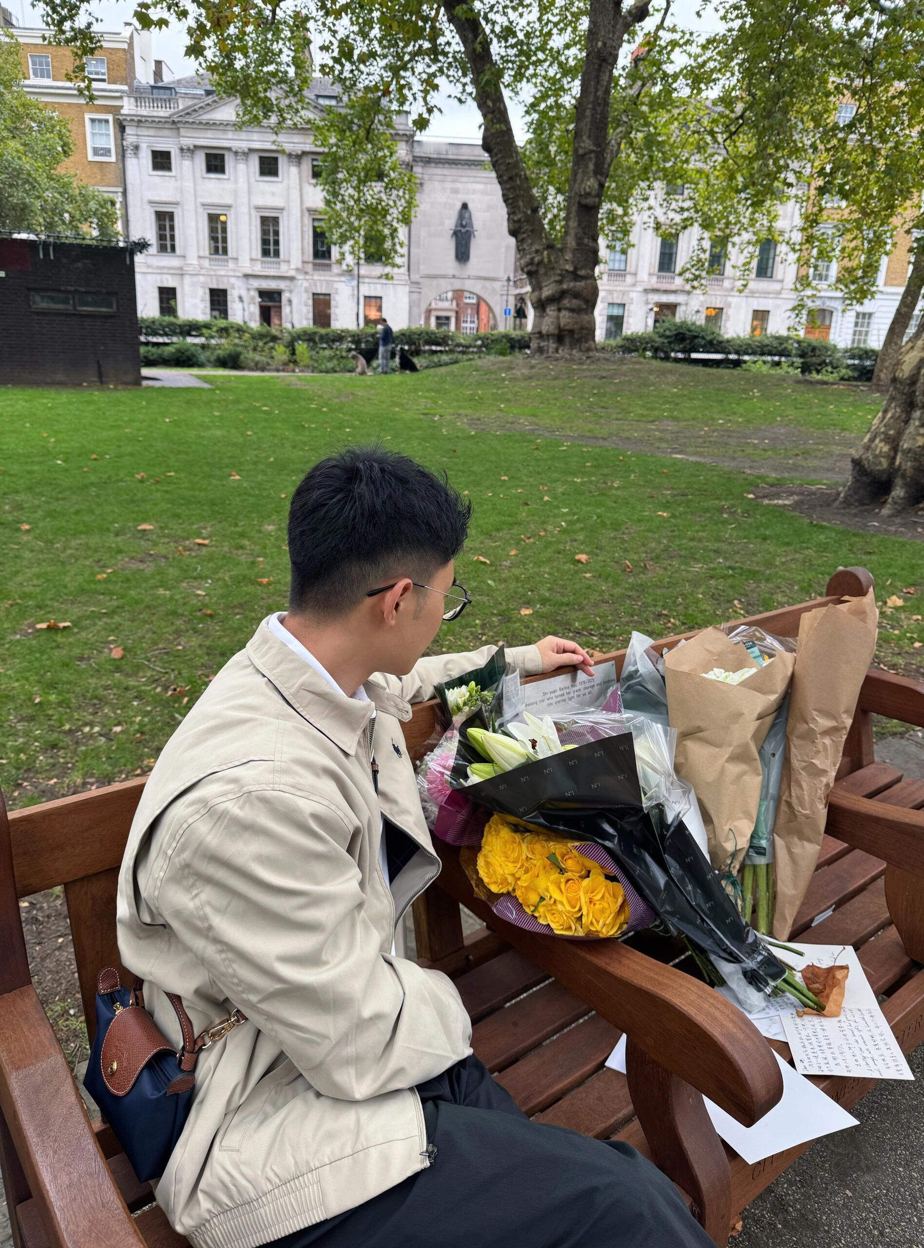 网友投稿：离开伦敦前，去了大S纪念长椅离开伦敦前，特意来看了大S纪念长期-当时椅