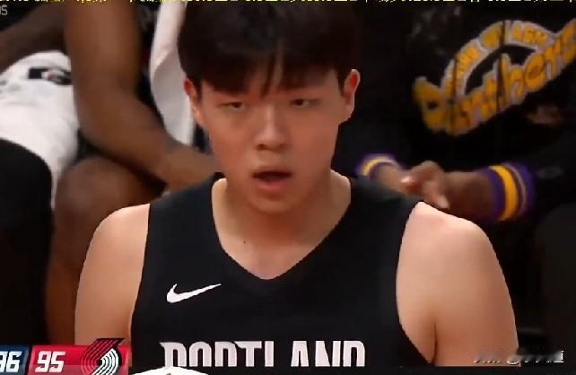 杨翰森目前根本没有NBA常规轮换的能力，但是国家队已经确定了核心地位！
清北会因
