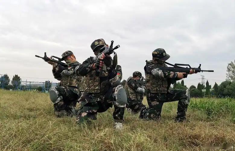 美军真能打赢解放军？俄媒那句“中国除了人多全是弱势”还能信吗？福建舰电磁弹射都搞