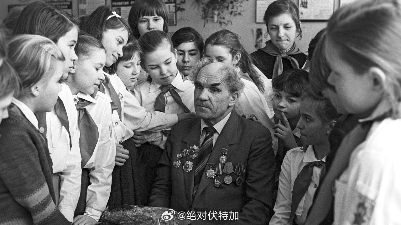 苏联战争老兵雅科夫·诺维琴科 Yakov Novichenko 曾在1946年平