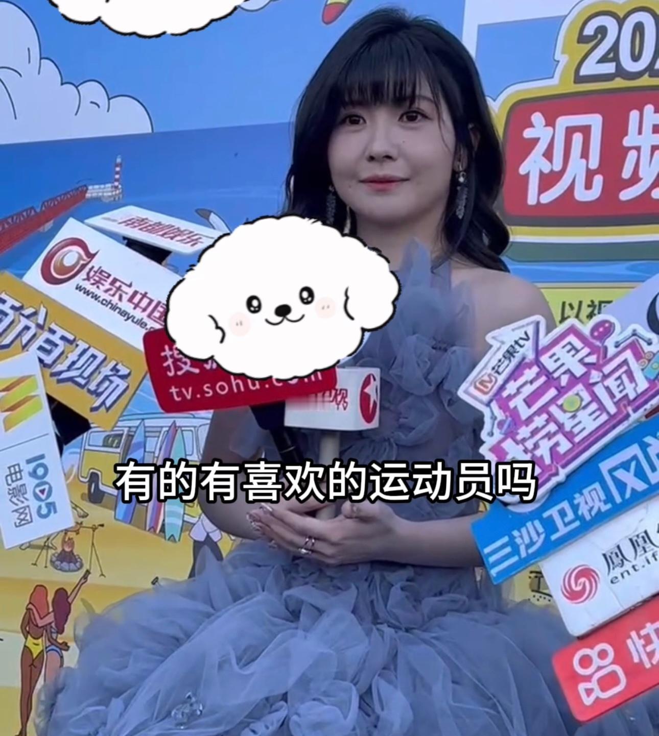 #赖美云 全红婵像一棵小草#在最新的采访时被问到有没有喜欢的运动员，赖美云说很喜