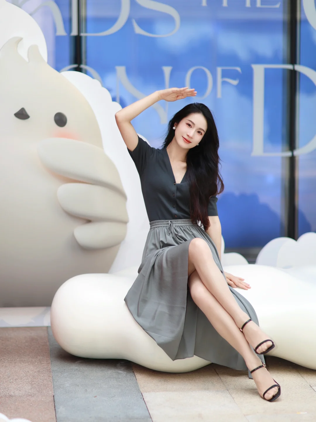 夏日松弛感｜穿搭的尽头是极简