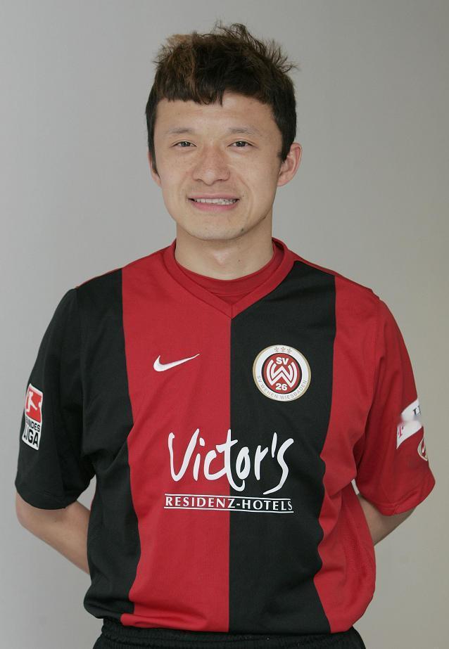 谢晖曾讲过一个关于拉德的故事：有一天他陪拉德逛街，两人走上过街天桥。拉德突然发现