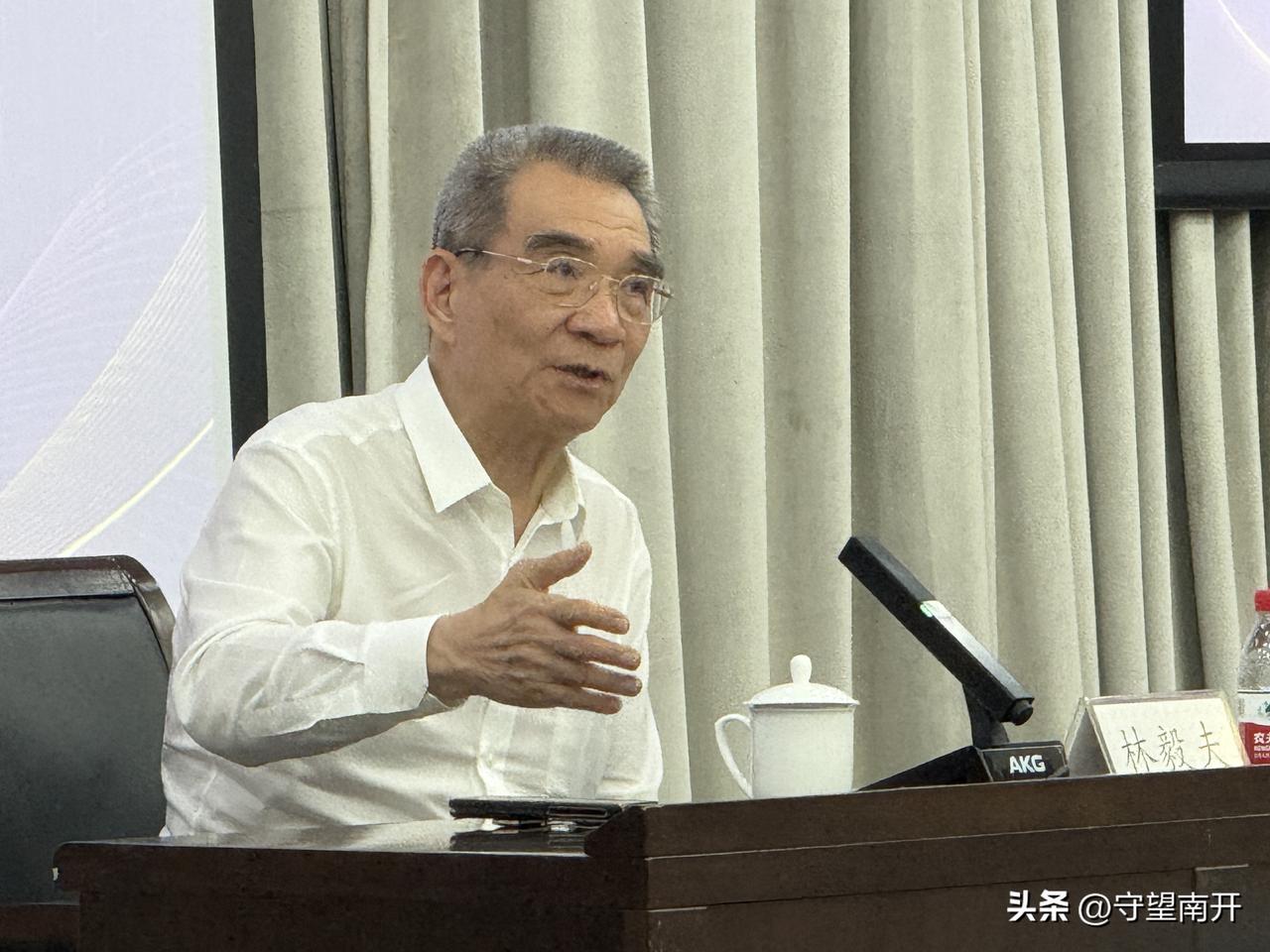 林毅夫先生在南开讲学，现场座无虚席，这场景太震撼了！林先生在经济学领域那可是响当