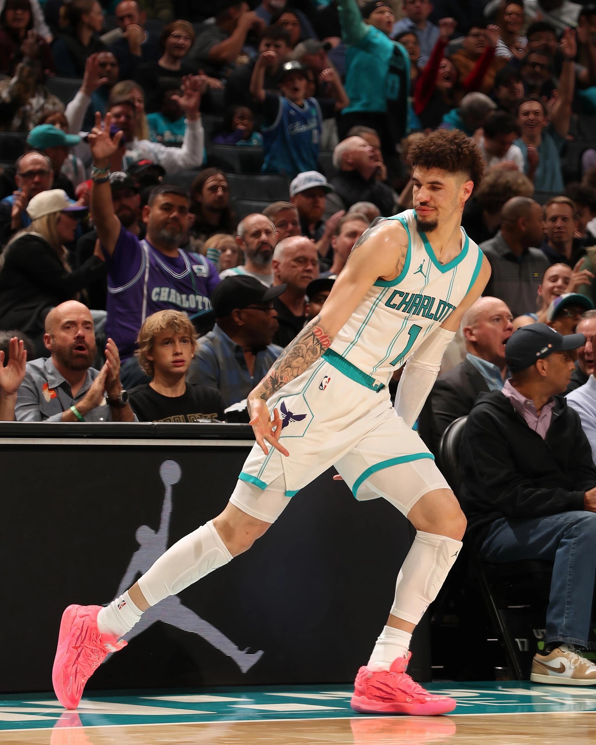 黄蜂最近的表现真的太火烫了吧！近20战狂扫16胜，胜率直接重返五成，这转变简直不