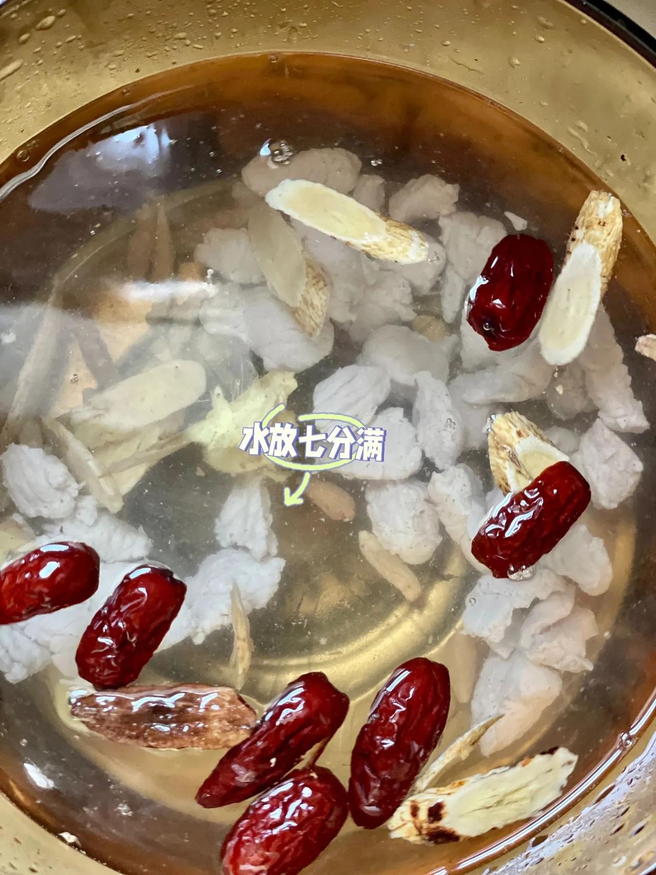 退休的老先生推荐喝这个汤[赞][赞][赞]

真的有用！坚持了一段时间，小脸都是