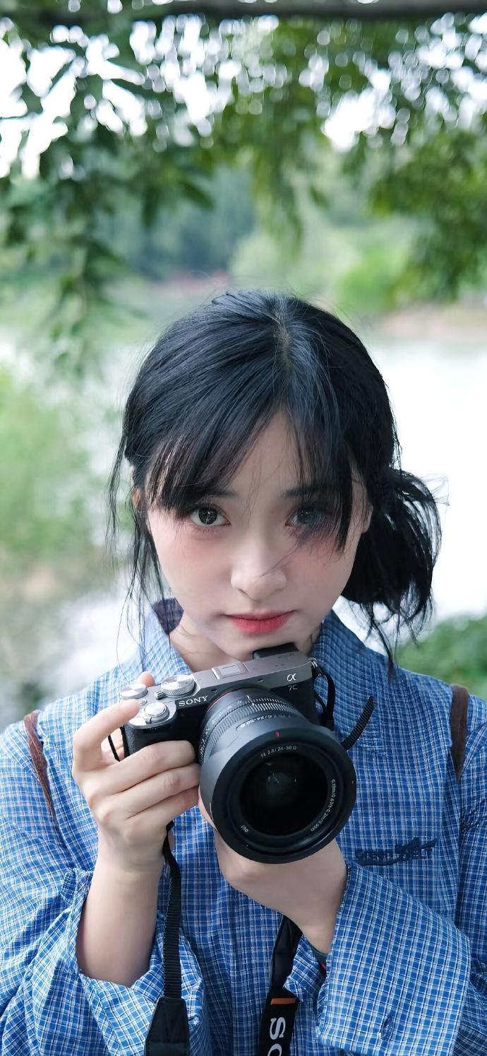 说起沈月和徐志胜，这对“综艺冤种搭子”已经合作七次，默契程度堪比“职场发小”，互