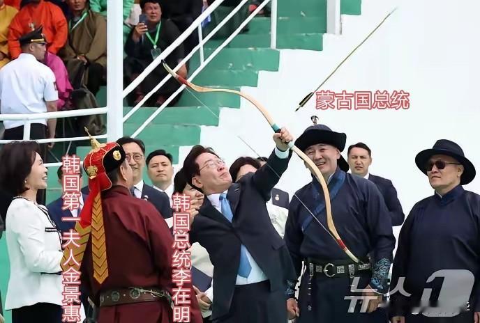 在毛主席眼里“一代天骄成吉思汗，只识弯弓射大雕”，而在蒙古人眼里“弯弓射大雕”成