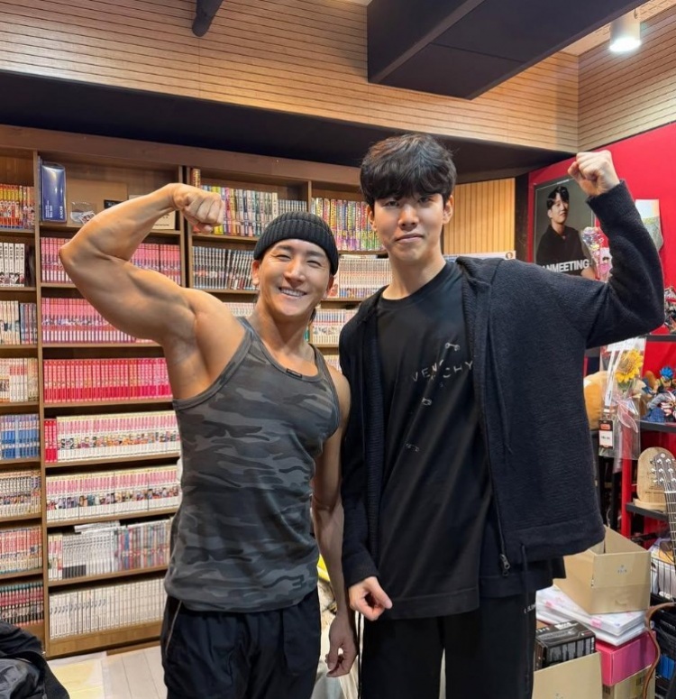 韩国只有这一个健身房嘛健身教练分享和TheShy合照