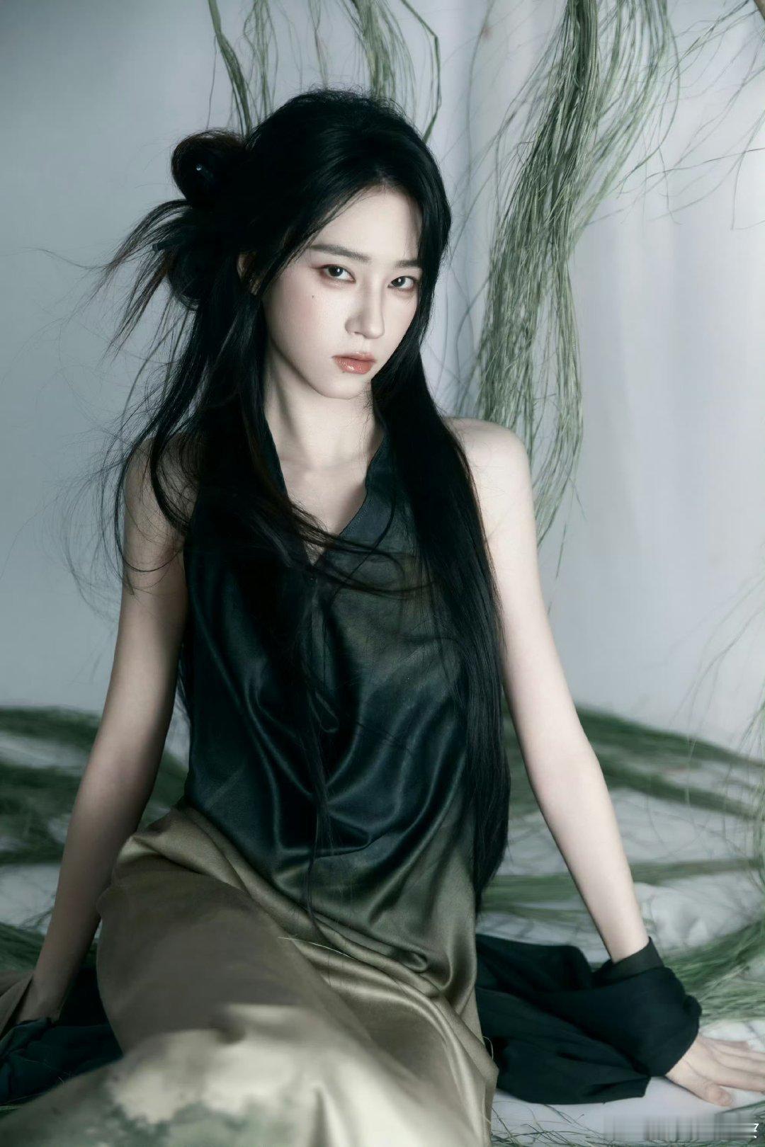 蒋芸12首新歌对应12星座悬于宇宙的烟火是双鱼没错了，理性分析一波，《无人接通》