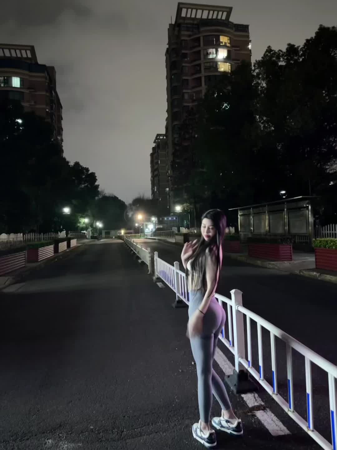 山林从不向四季起誓，枯萎随缘