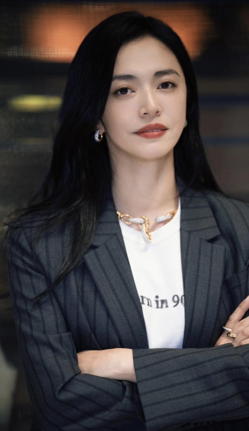 果然姜还是老的辣！
我问我妈，姚晨有钱又有事业，怎么还离婚了，她是不是傻啊？
 