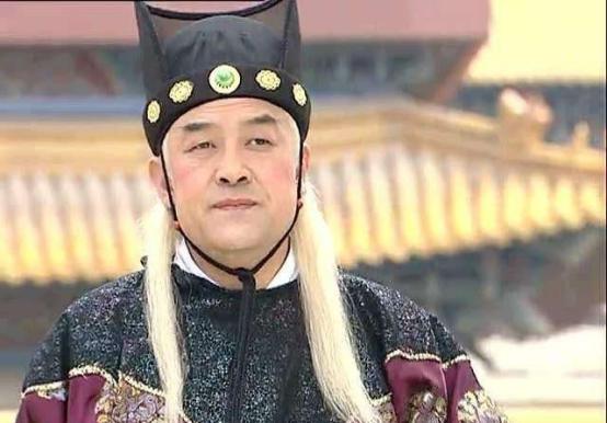 唐敬宗李湛夜晚打猎回宫，与宦官酒过三巡后，进内室更衣。突然，蜡烛被人吹灭了，随后