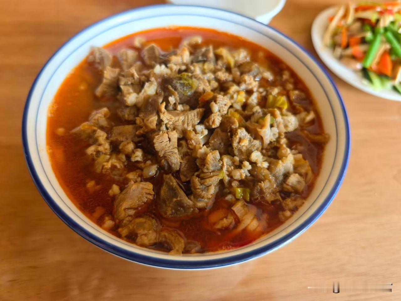 打工人的一日两餐，藏着最踏实的烟火气✨
 
谁懂啊！打工人的快乐，真的就藏在这一