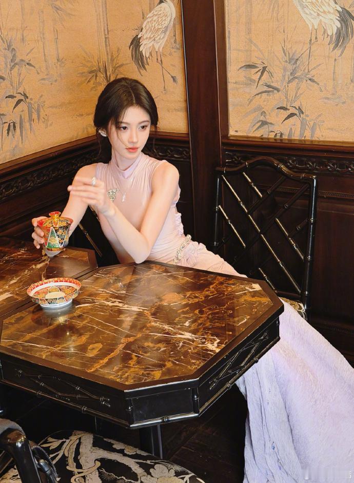 论鞠婧祎和紫色的适配度有多高 ​​​