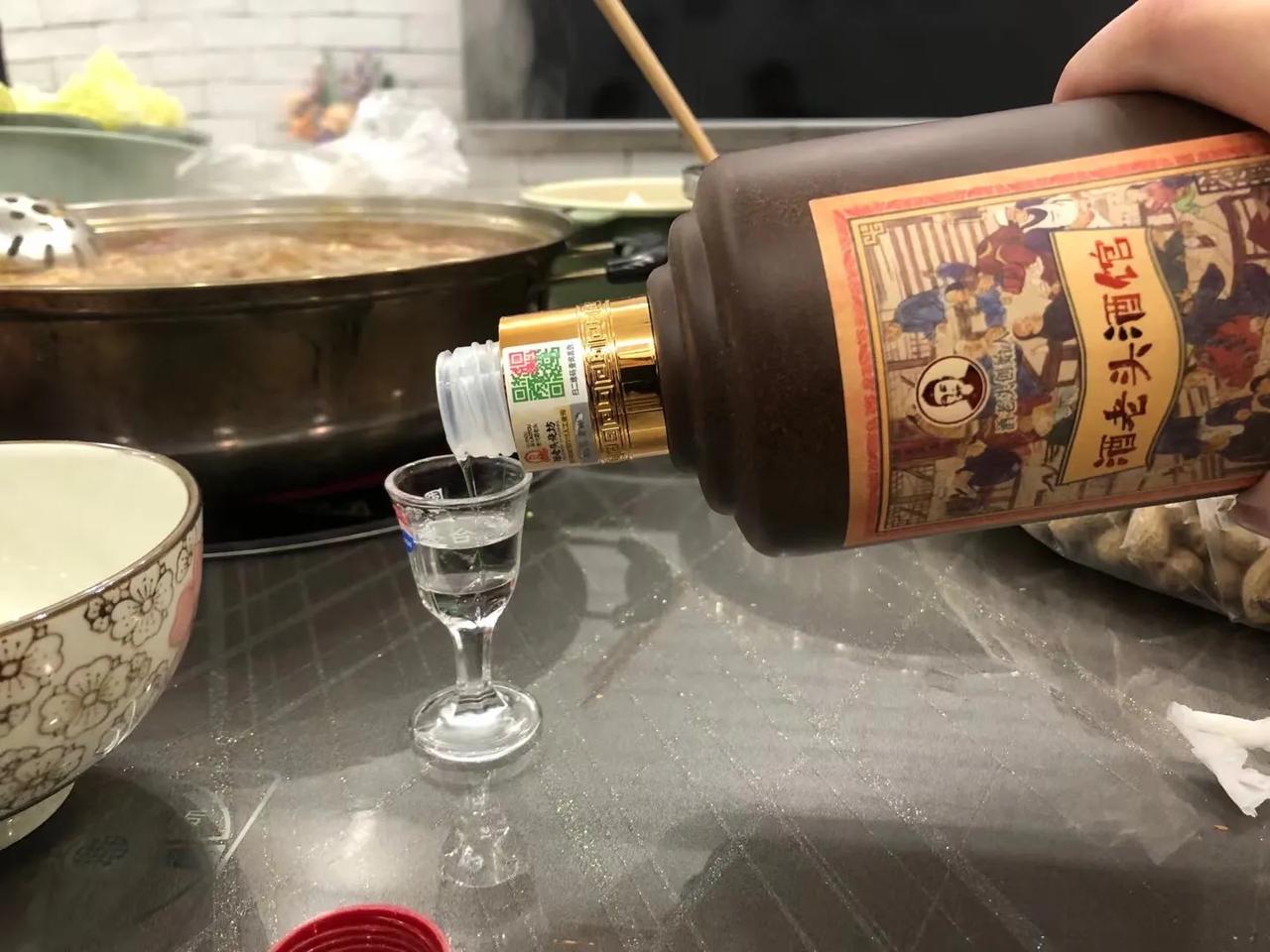 油价飞涨
建议大家多喝酒
因为……
喝酒不开车[机智]