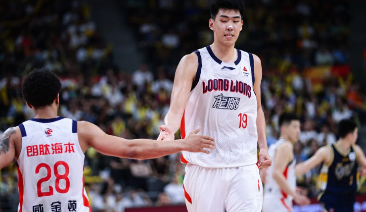徐昕收到NBA球队试训邀约 徐昕本赛季CBA常规赛场均11分8.3篮板1.8盖帽