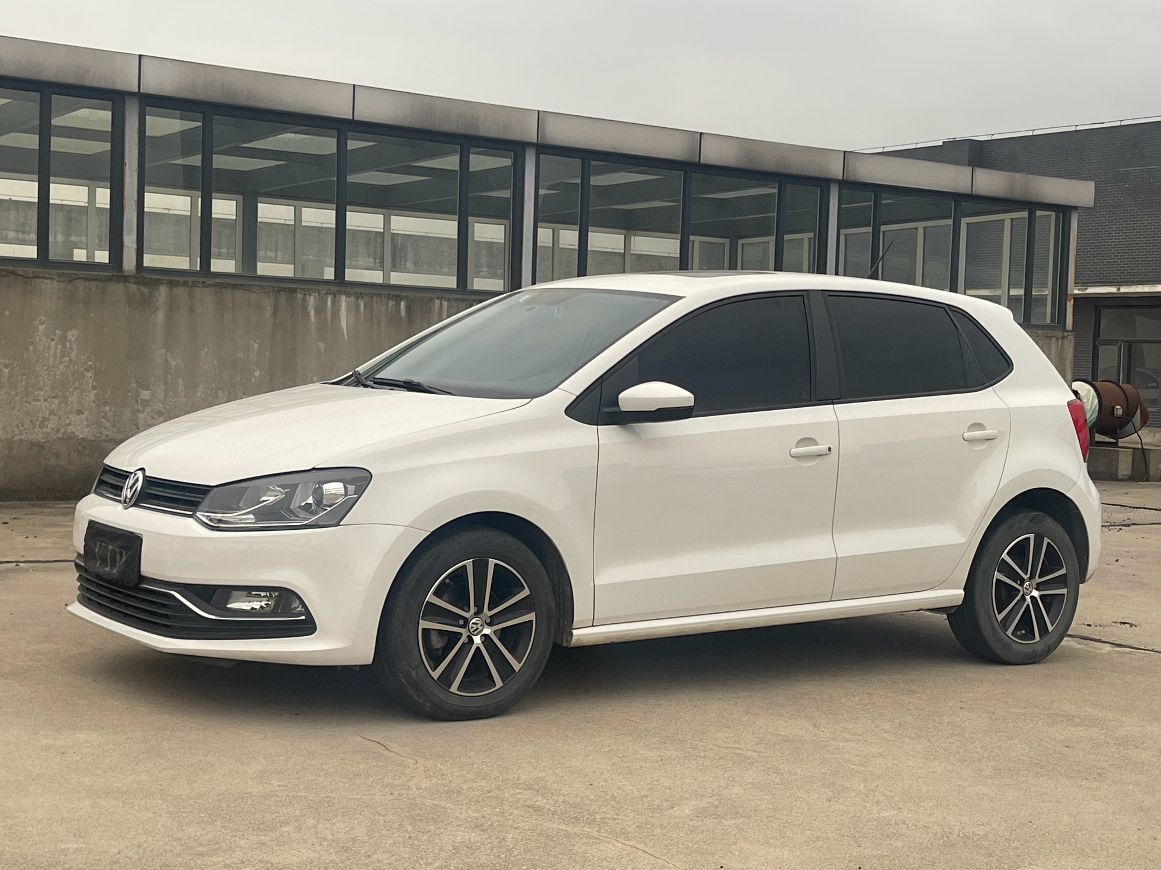 同事说我把polo拍成了大号的高尔夫[允悲]你们觉得呢？拍照真是个技术活 ！ #