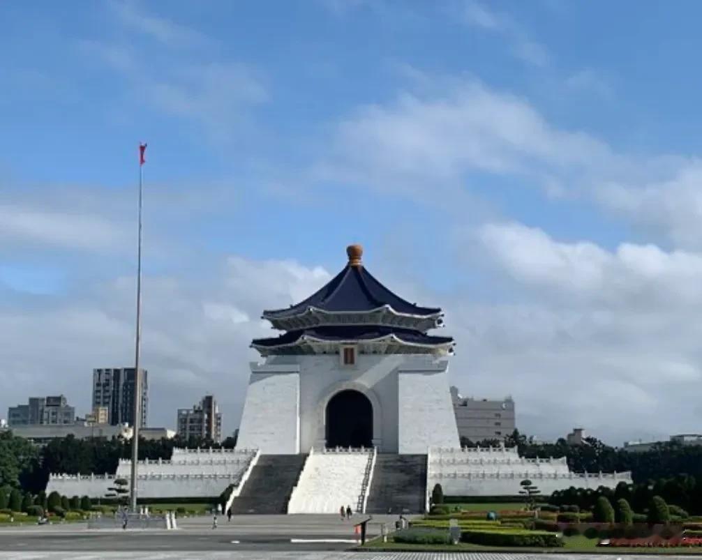 赖清德当然是一个狠人！似乎没有他不敢做的事。
民进党在台湾多次上台执政，从陈水扁