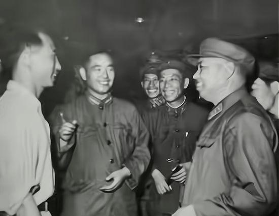 彭德怀到山东进行视察，下级向许世友请示，许世友坚持原则：不管是谁来，依然按老规矩