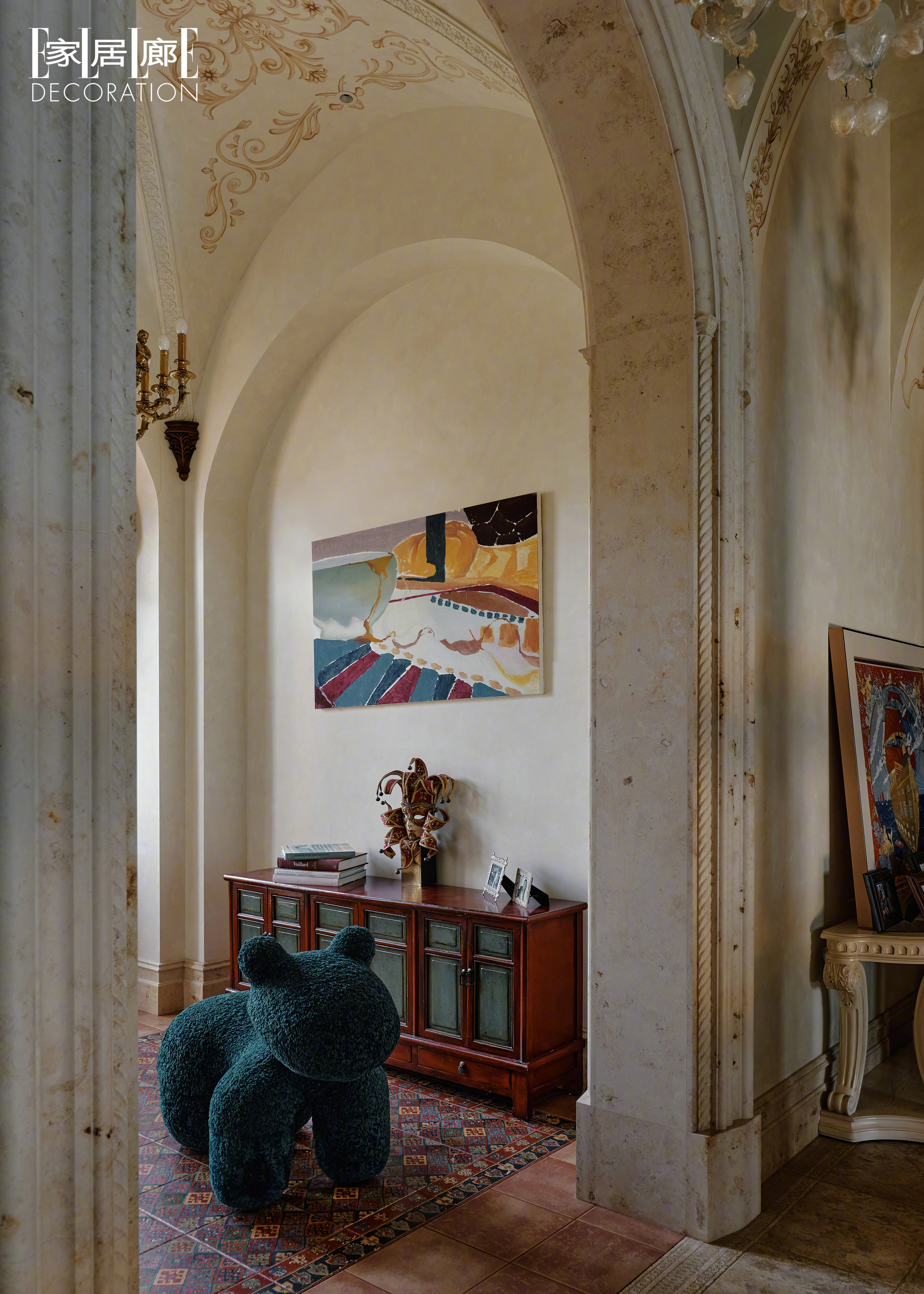 演员范明与妻子厉玲的家。两人用5年时间，在南京亲手打造的融合各种混搭风格的家。两