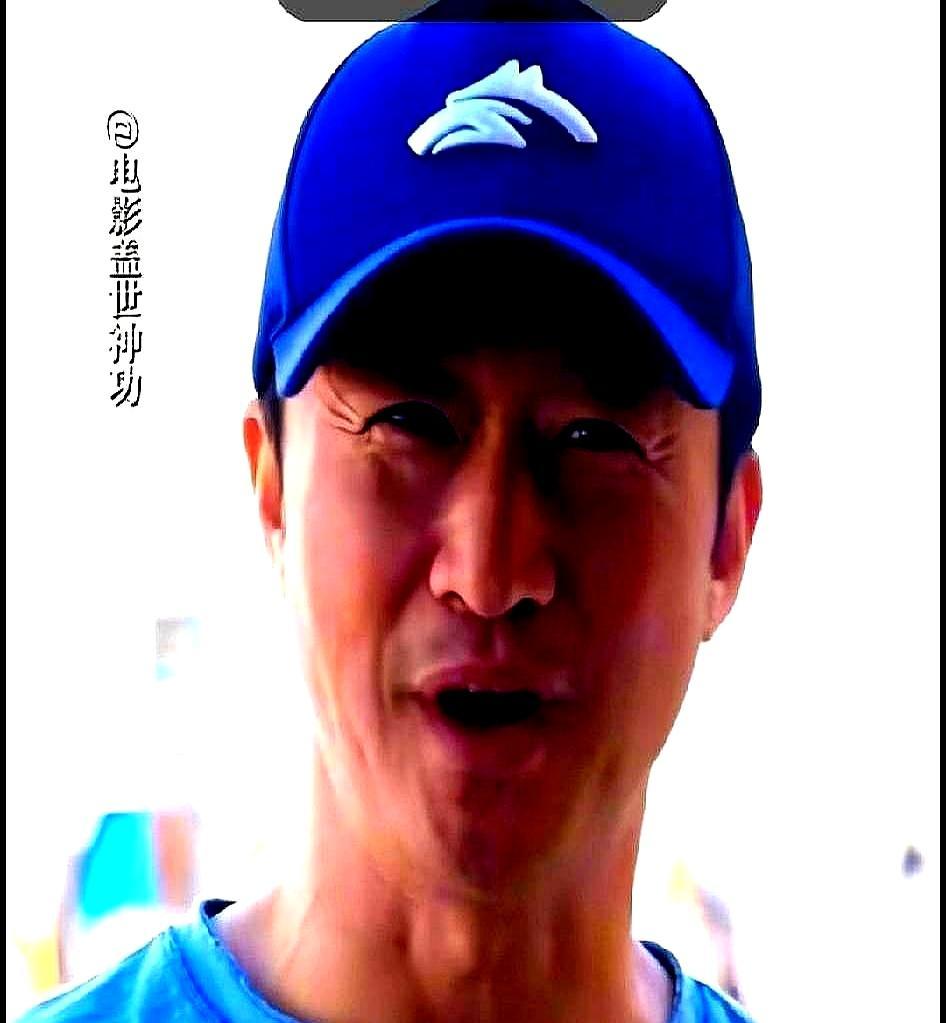 吴京这回不玩现代枪炮，改拿明朝大刀，砸3个亿拍戚继光。
 
横店两万平米被推平，