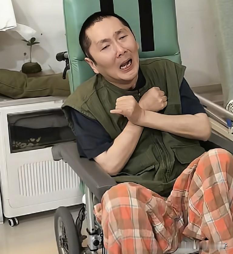 彭亚楼彻底全醒了？情绪激动 腿可以自己抬很高，整个人敏感大哭，刘宁抱着安慰：是不