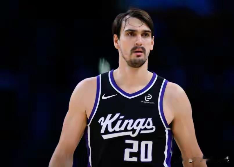 萨里奇被裁了，立马成了国内球队关注的焦点，青岛目前就是缺一个稳定的内线，青岛也没