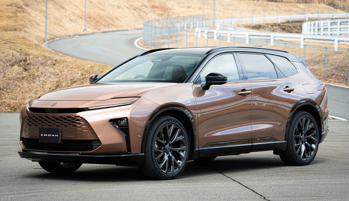 据说皇冠Estate在日本市场反响还不错，这车可以理解为“贴了皇冠标的汉兰达Pr