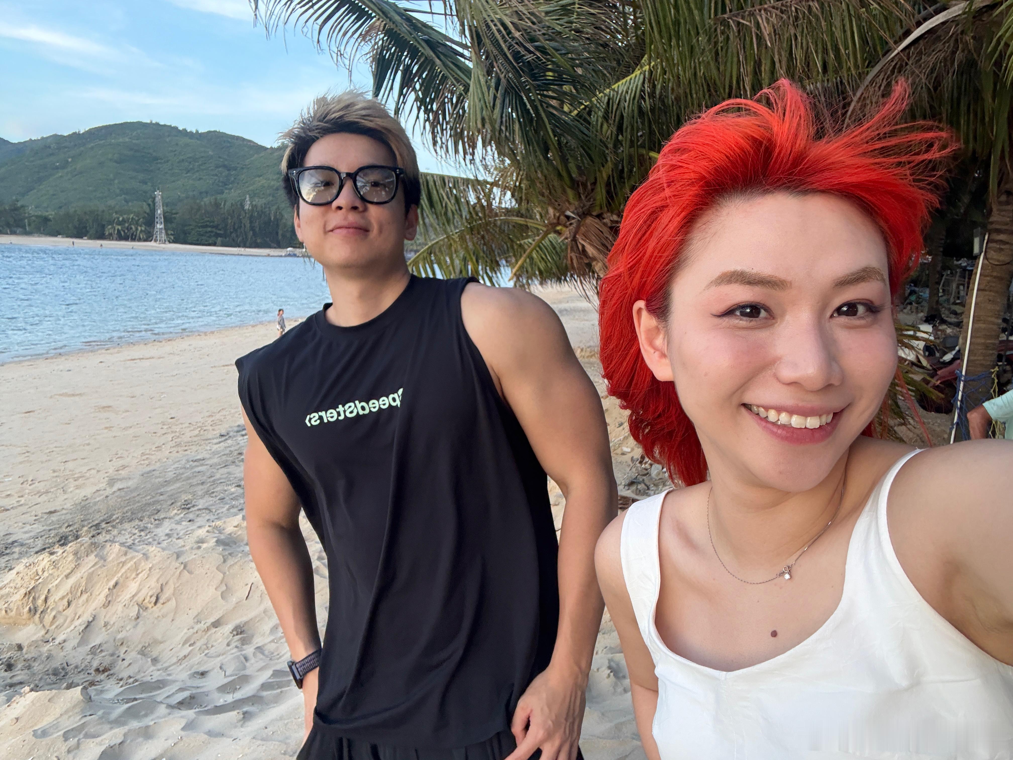 我和大肌助理眼中的自己：图一俊男靓女别人眼中的我们：两个地雷