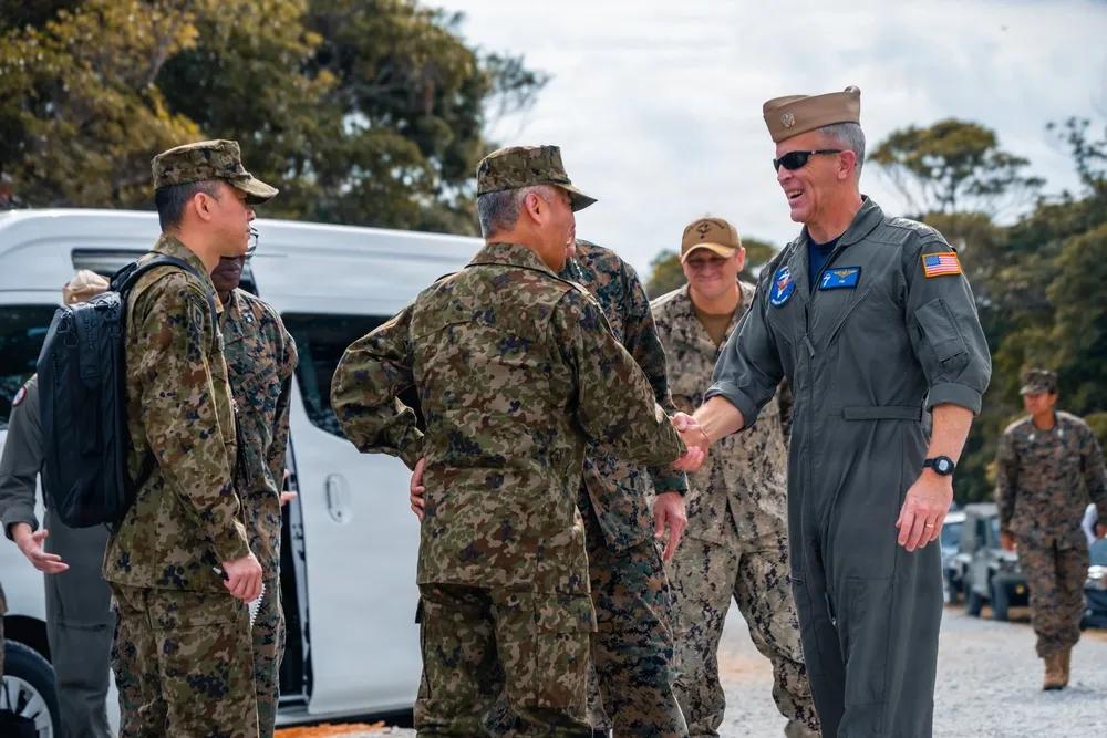 驻日美军开始全面铺开学习作战用途攻击型无人机，不过老美的无人机产品制造粗糙。
 