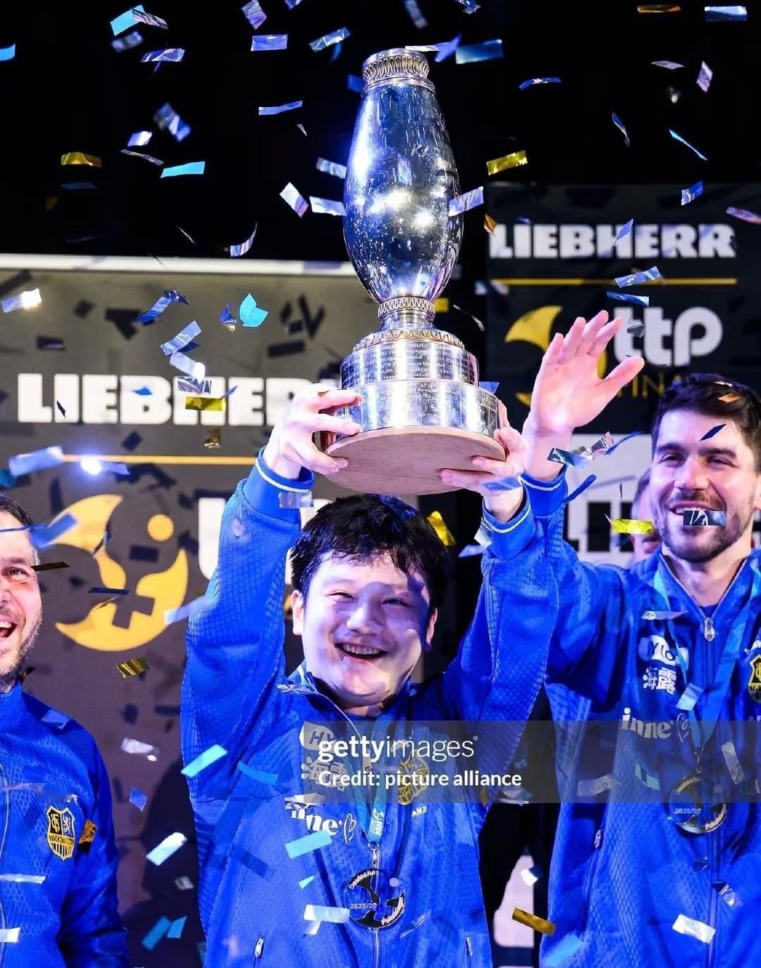 樊振东6小时4战全胜荣获德国杯MVP

樊振东这次夺冠可以说既辛苦又帅气。

辛