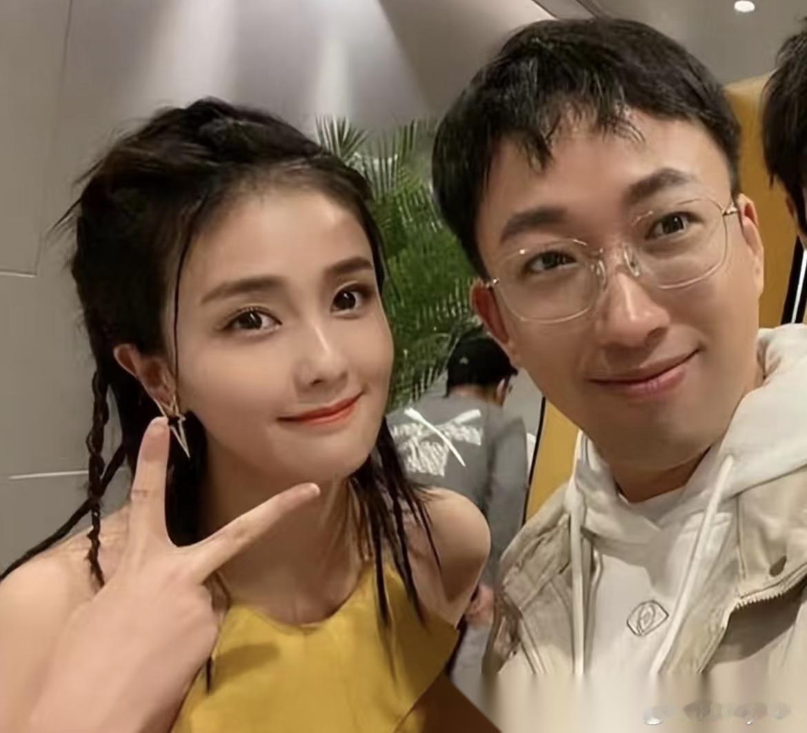 别天真了！ 你以为于正力挺白鹿，是个好老板？ 错了🙅♀️他支持的不是白鹿 是白