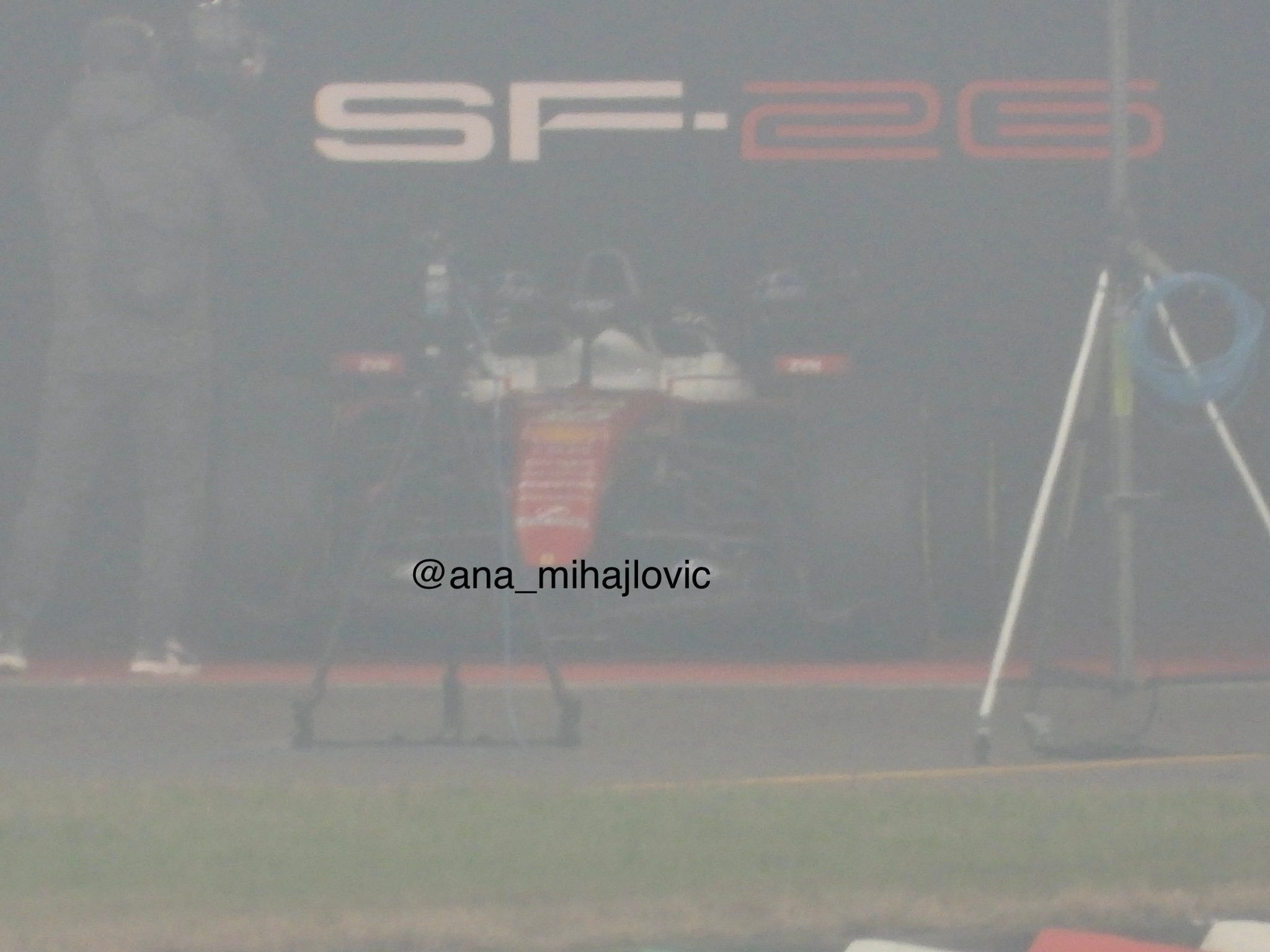 费奥拉诺赛道旁的车迷拍到了法拉利2026款F1赛车“SF-26” ……这惠普lo