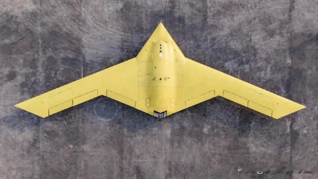 彩虹-7高空高速长航时大型隐身无人机成功首飞!
这款无人机采用了先进的大展弦比飞