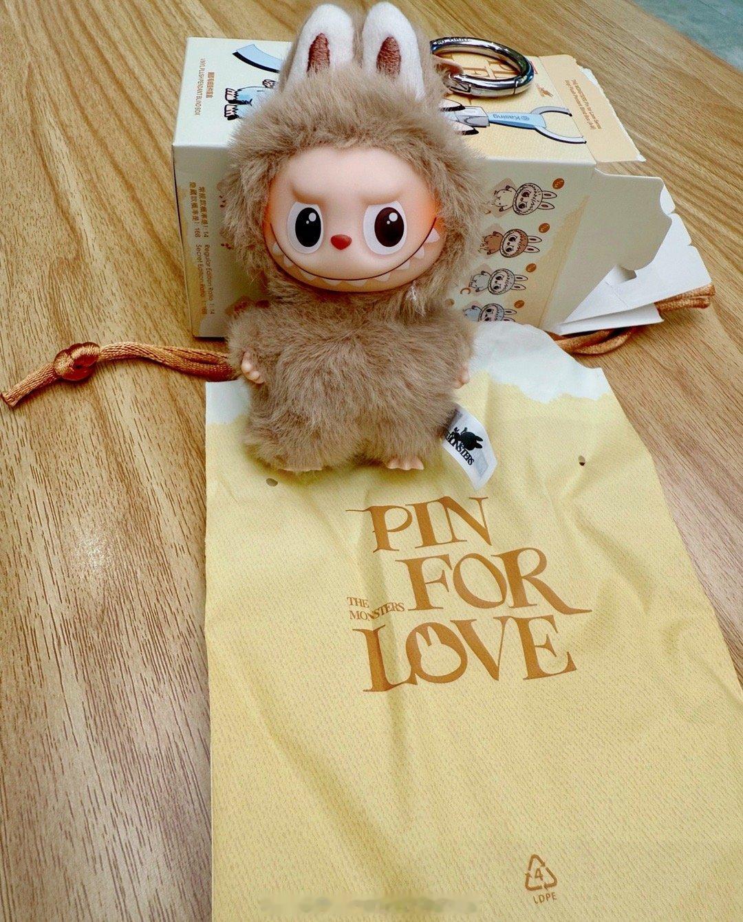 我觉得我喜欢拉布布，是因为做的太像魔童哪吒了比哪吒多一颗牙，少两个发卷被labu